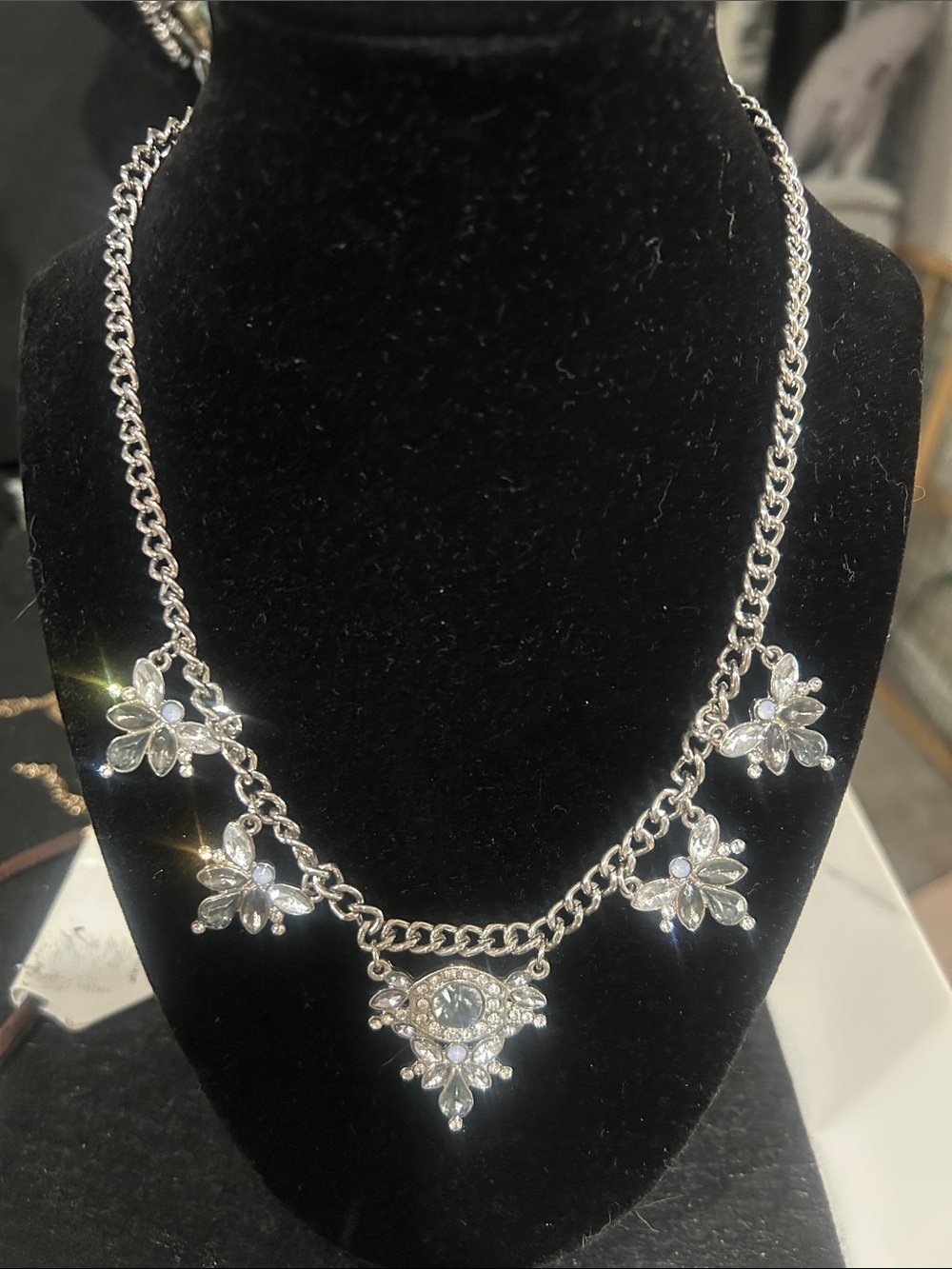 Elegant Silver Floral Necklace